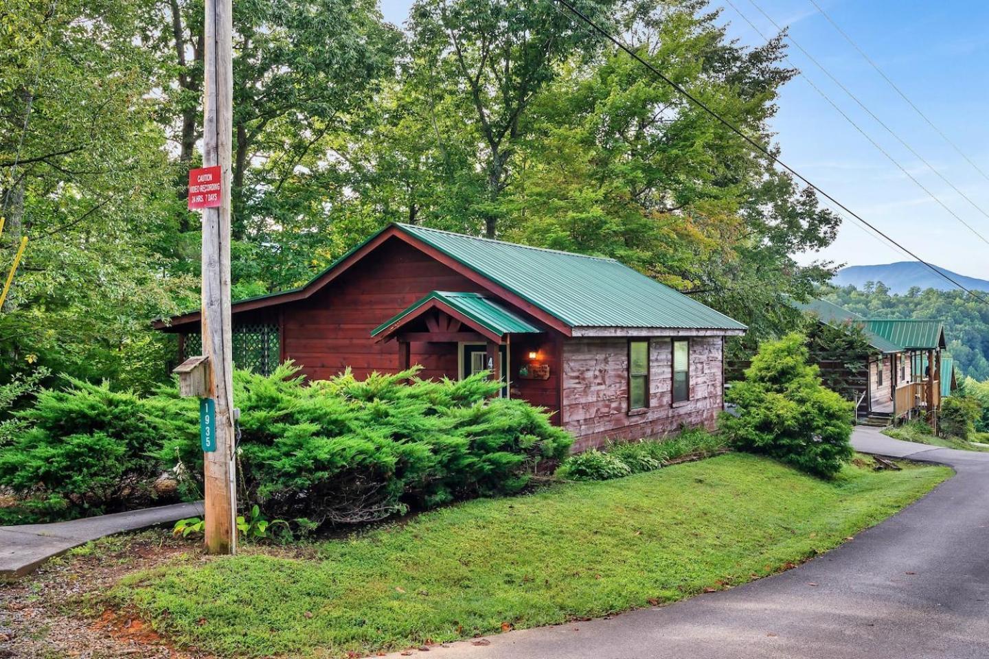 Romantic Mtn Cabin Hot Tub & Jacuzzi Views Villa Sevierville Exterior foto