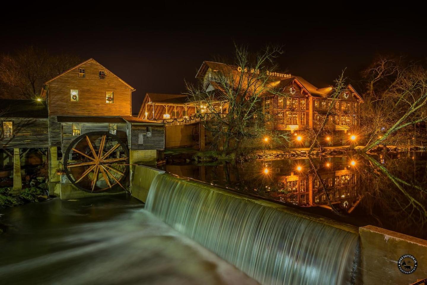 Romantic Mtn Cabin Hot Tub & Jacuzzi Views Villa Sevierville Exterior foto